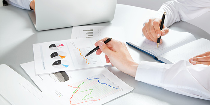 hands-and-charts
